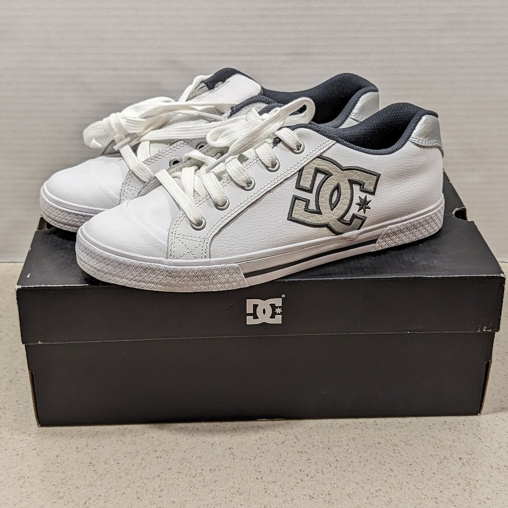 New DC Women's Chelsea SE White and Gray Sneakers Size 10 Model # 302252